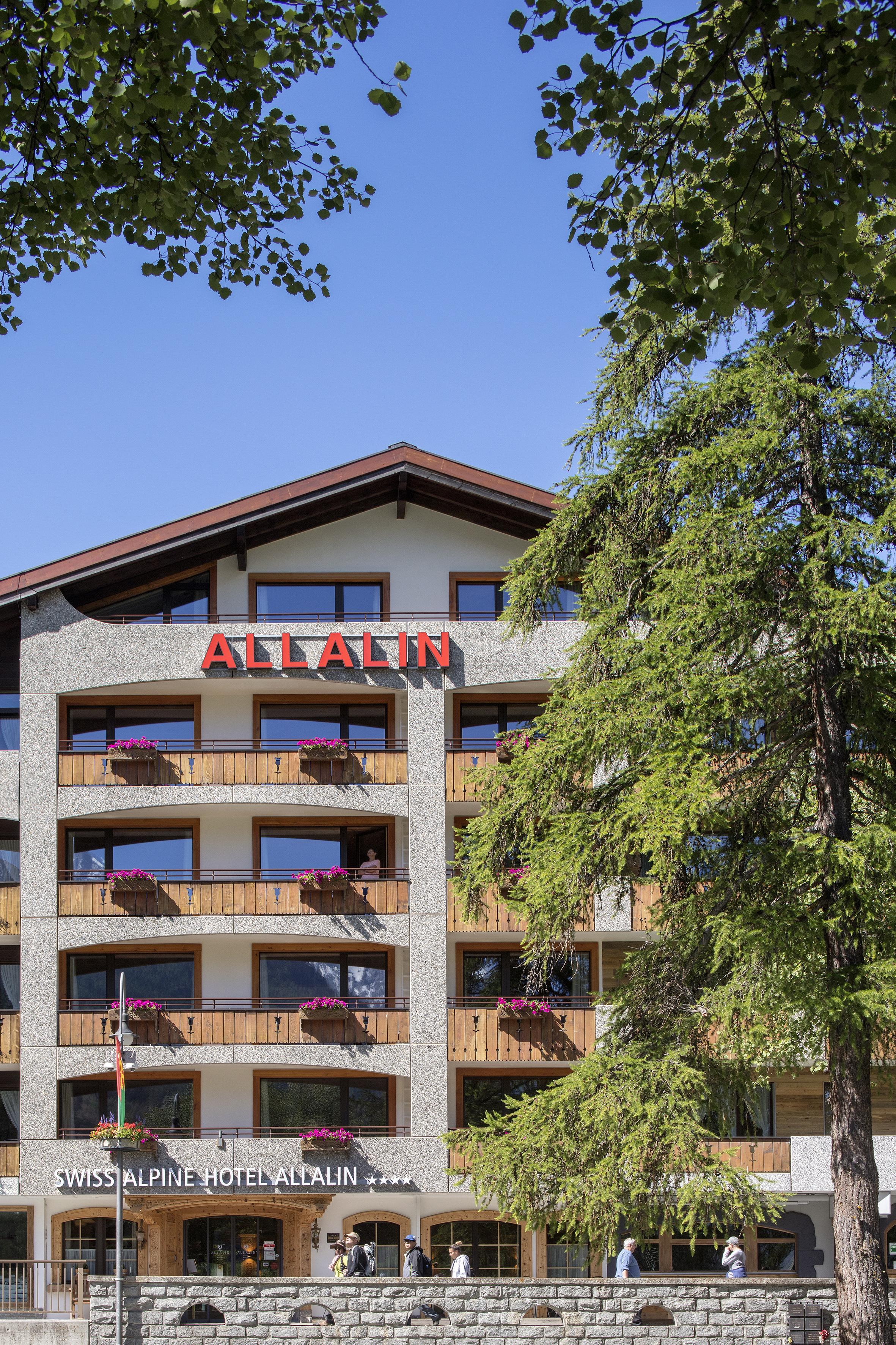 Swiss Alpine Hotel Allalin Zermatt Bagian luar foto