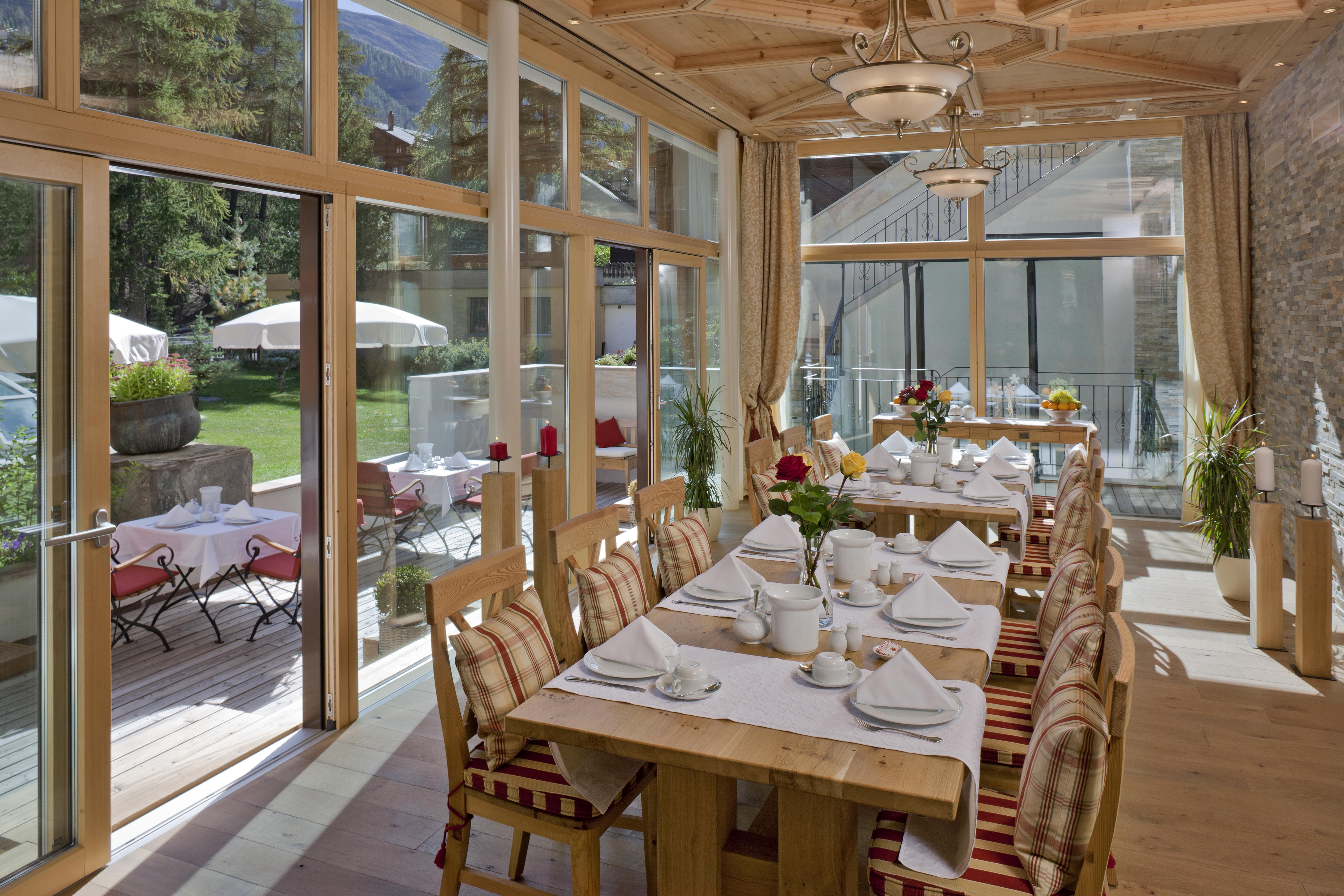 Swiss Alpine Hotel Allalin Zermatt Bagian luar foto