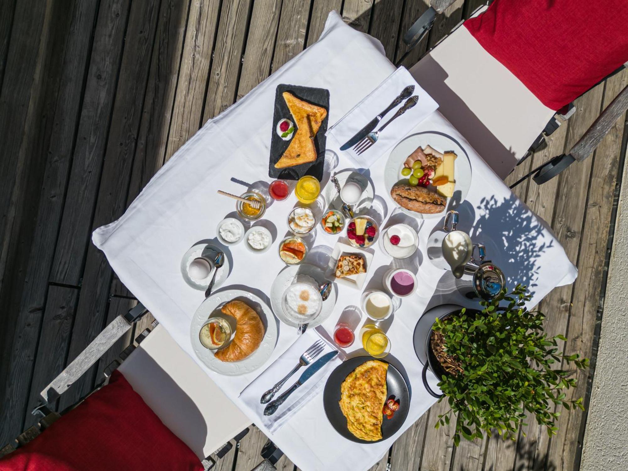 Swiss Alpine Hotel Allalin Zermatt Bagian luar foto