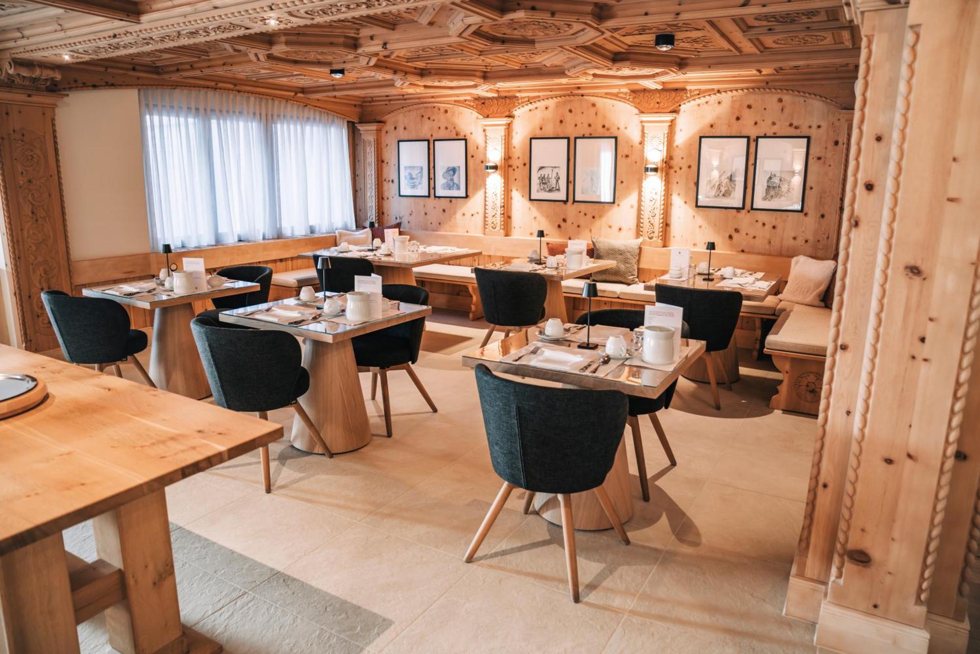 Swiss Alpine Hotel Allalin Zermatt Bagian luar foto