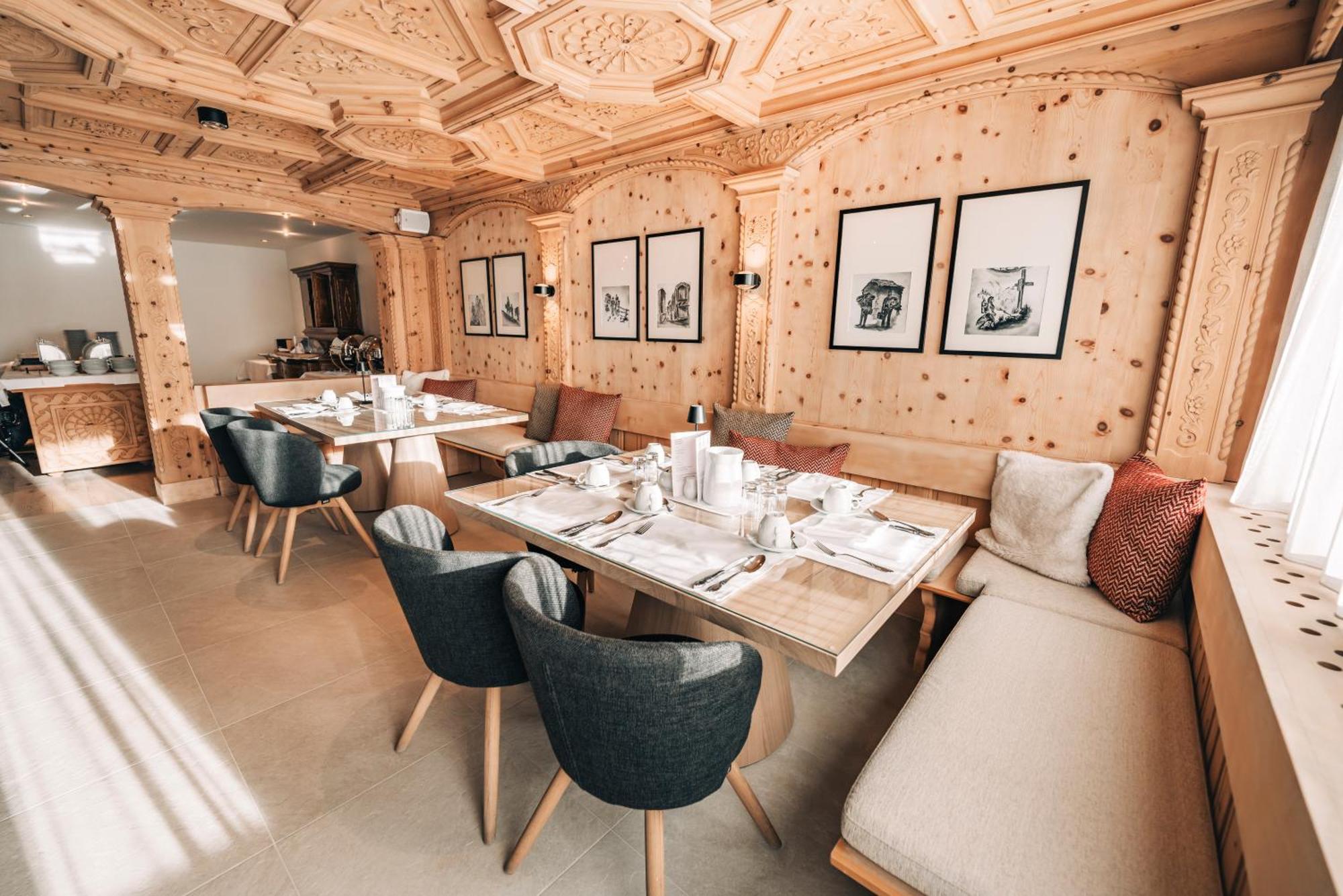 Swiss Alpine Hotel Allalin Zermatt Bagian luar foto