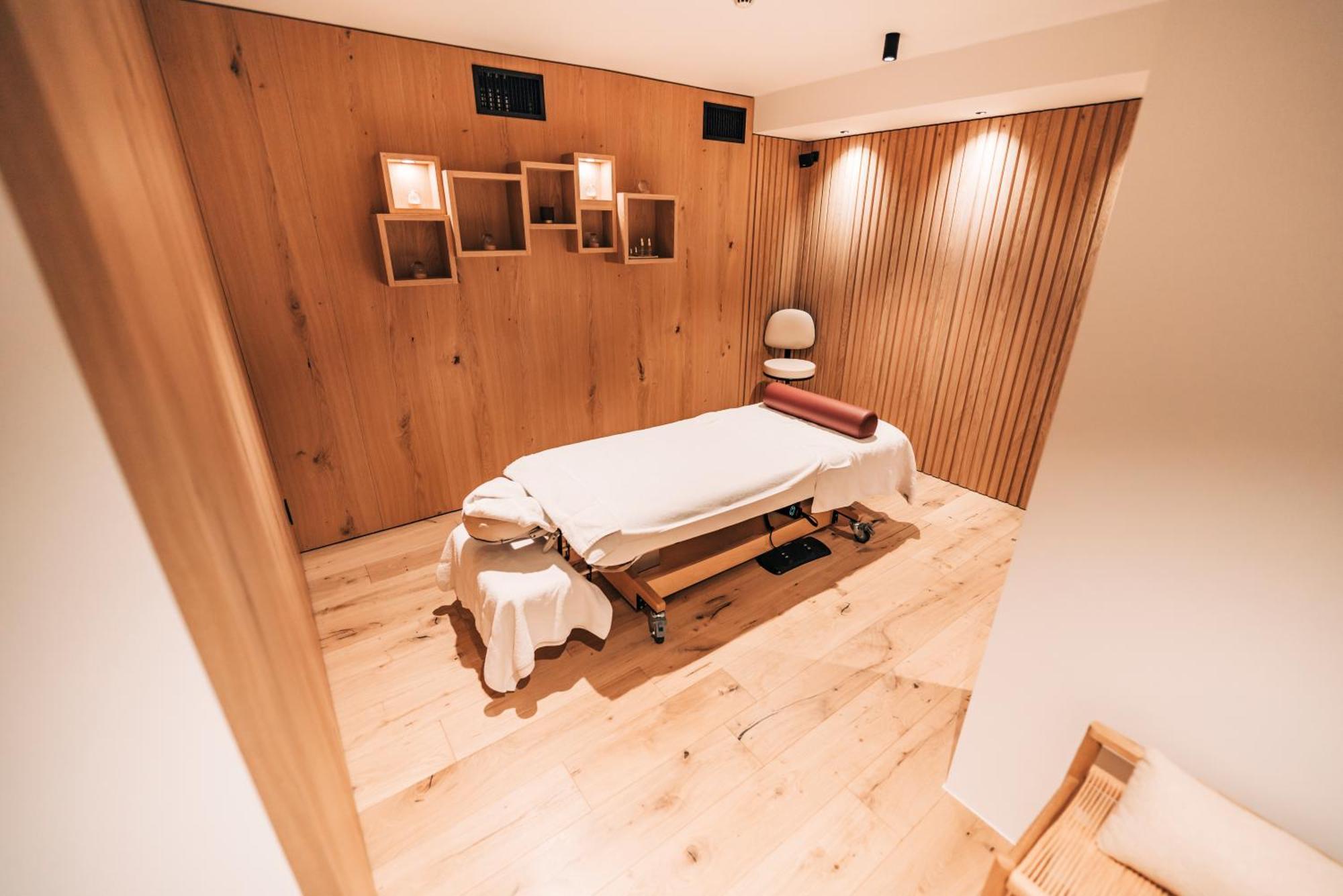 Swiss Alpine Hotel Allalin Zermatt Bagian luar foto