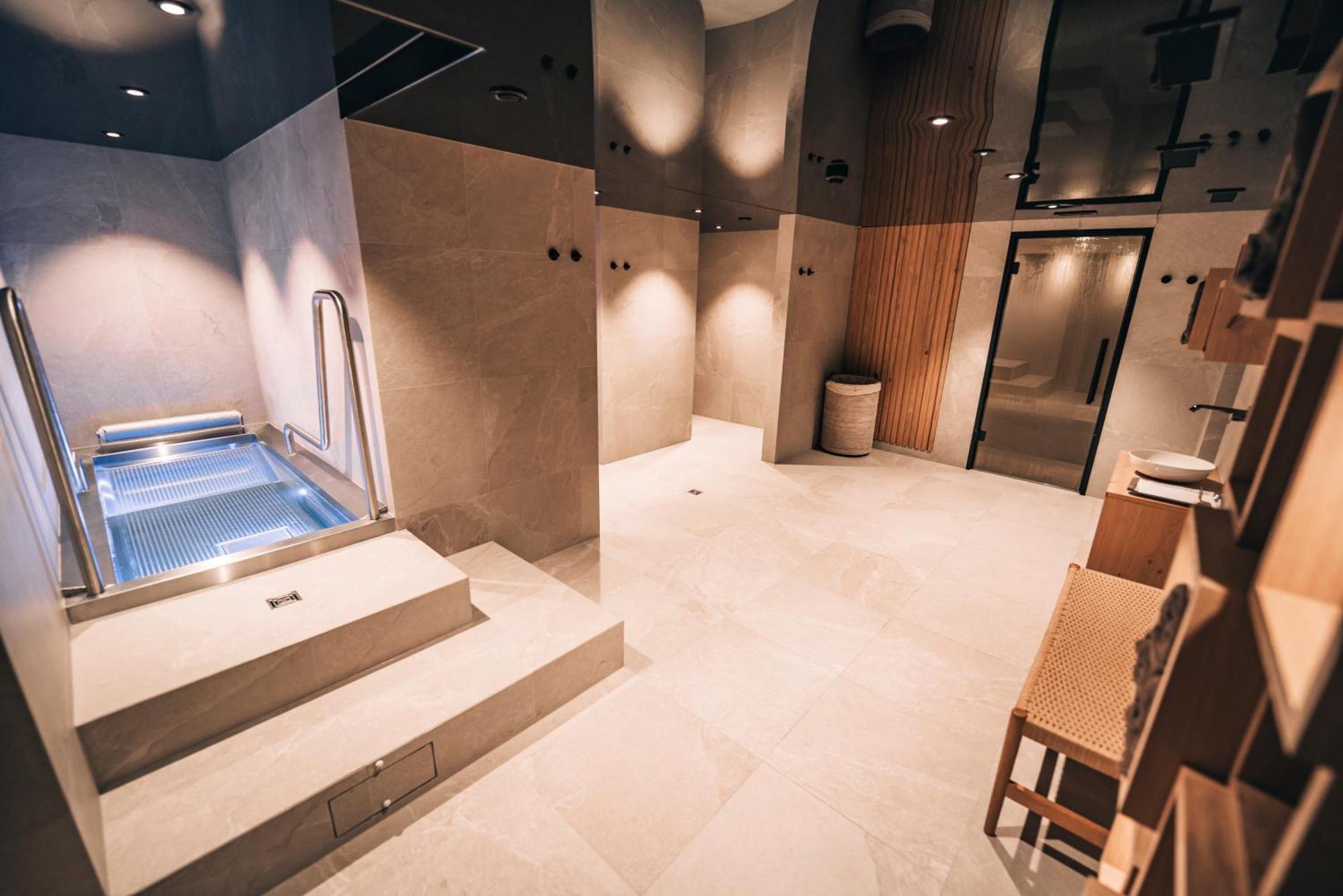 Swiss Alpine Hotel Allalin Zermatt Bagian luar foto