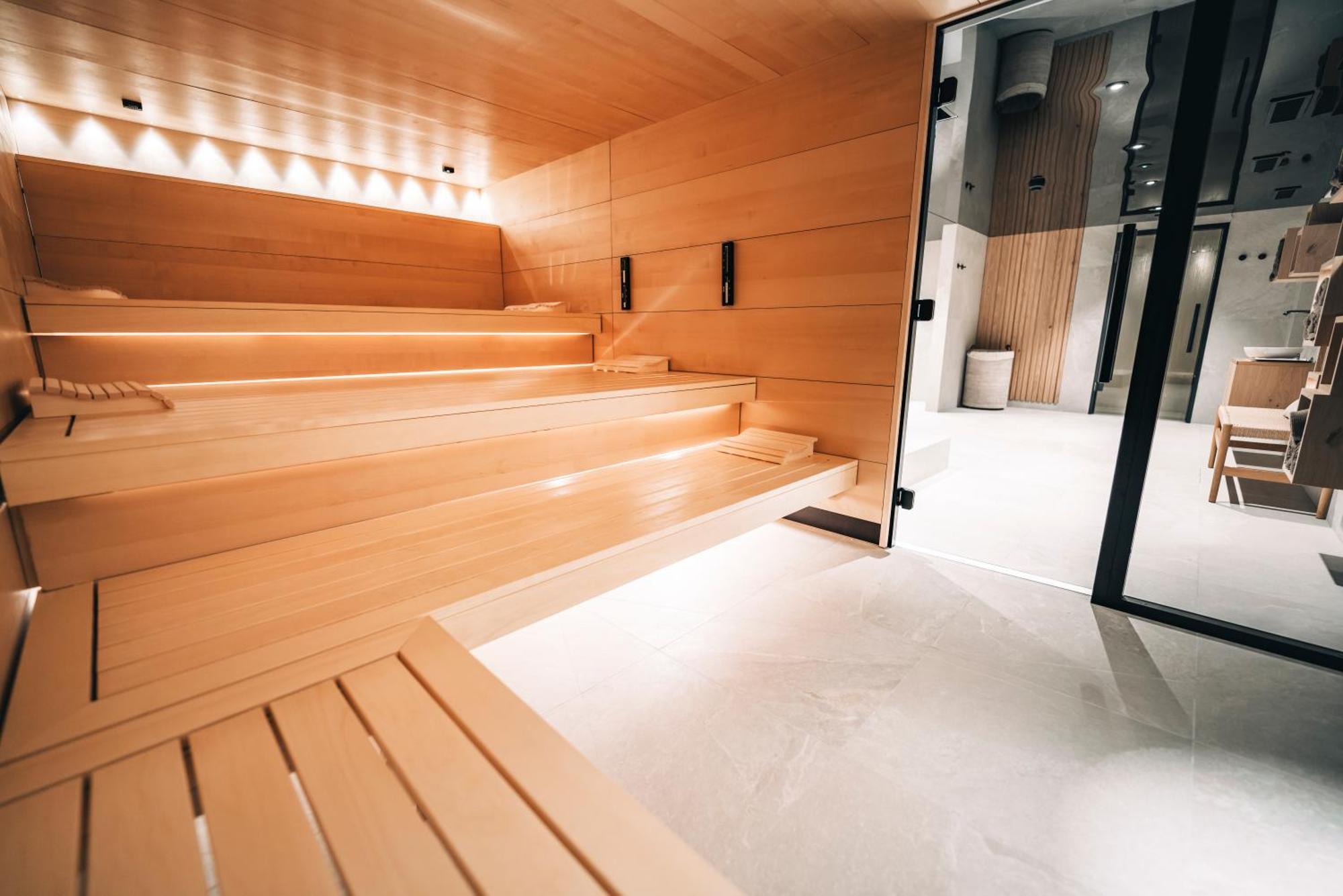 Swiss Alpine Hotel Allalin Zermatt Bagian luar foto