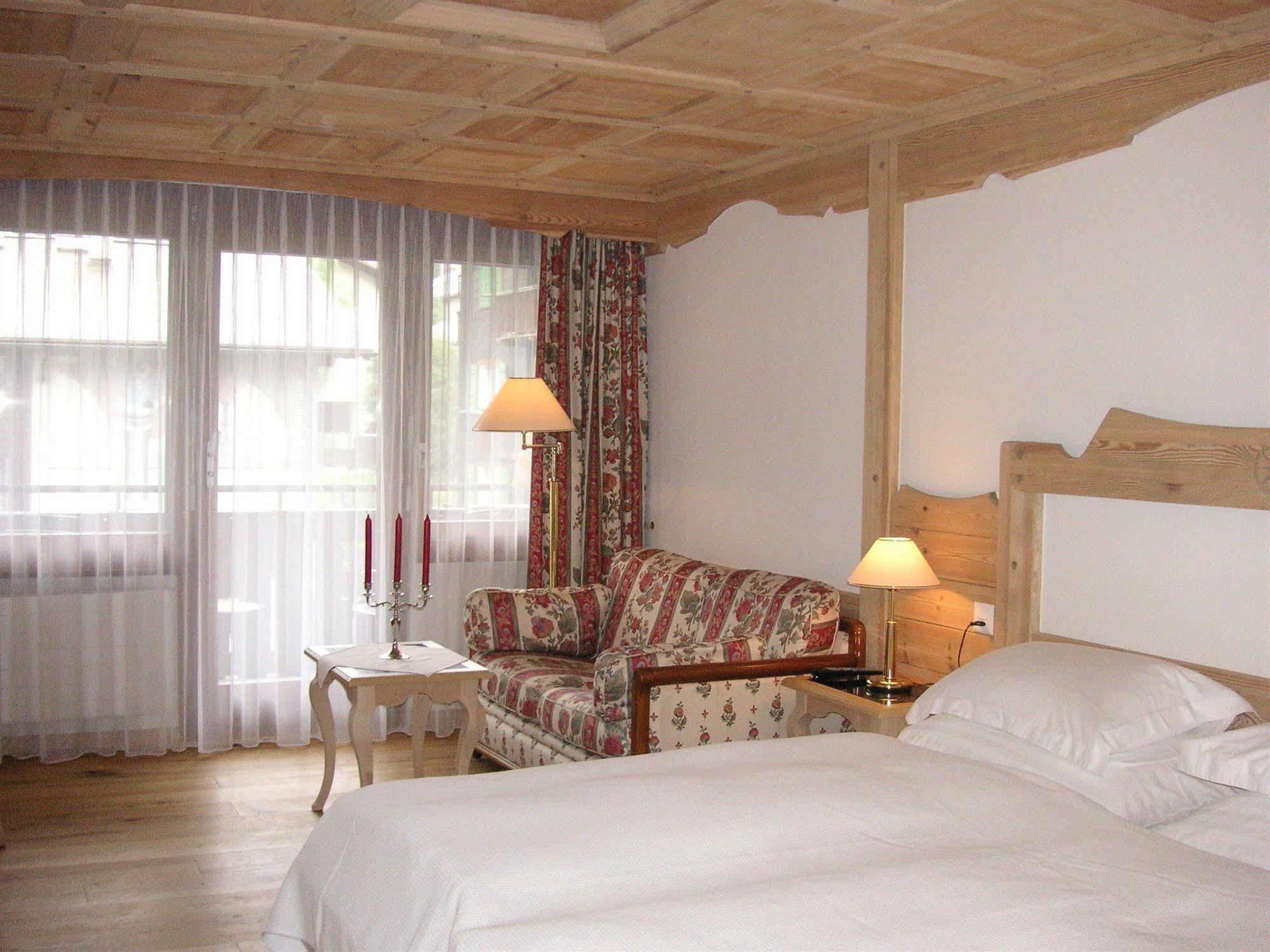Swiss Alpine Hotel Allalin Zermatt Bagian luar foto
