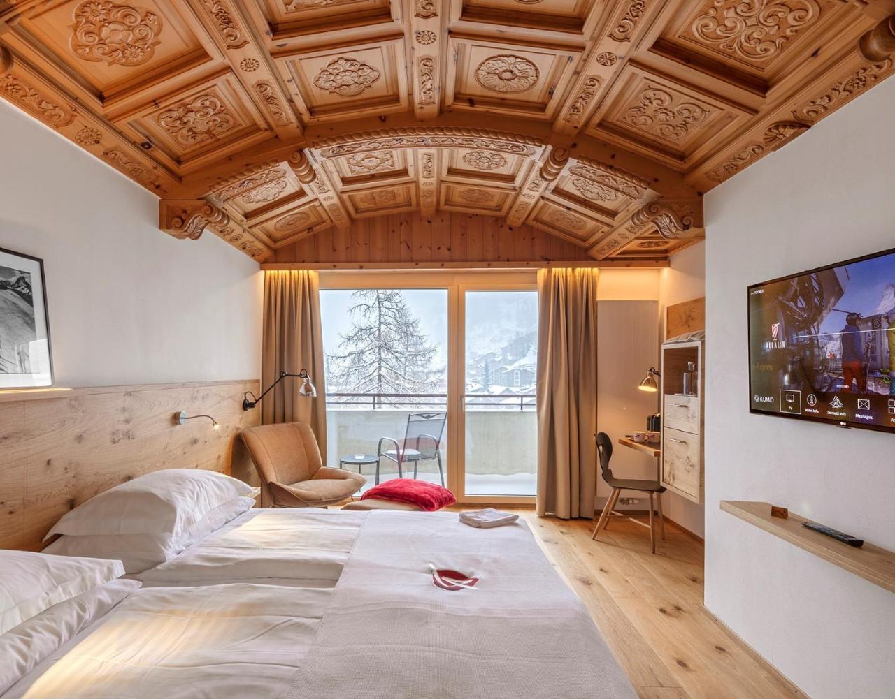 Swiss Alpine Hotel Allalin Zermatt Bagian luar foto